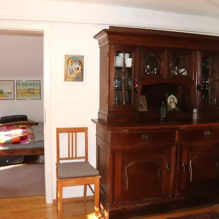Appartement Thaysia Mit 4 Zimmern Und Terrasse Und Garten Starnberg