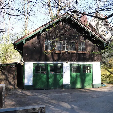 Appartement Thaysia Mit 4 Zimmern Und Terrasse Und Garten Starnberg