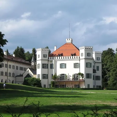 Thaysia Mit 4 Zimmern Und Terrasse Und Garten Apartment Starnberg