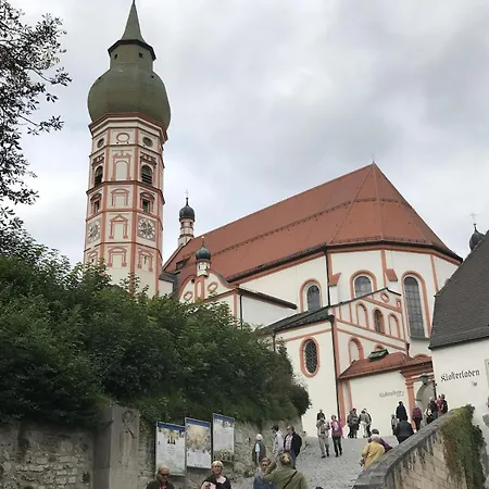 Thaysia Mit 4 Zimmern Und Terrasse Und Garten Starnberg