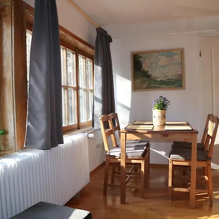 Thaysia Mit 4 Zimmern Und Terrasse Und Garten Starnberg